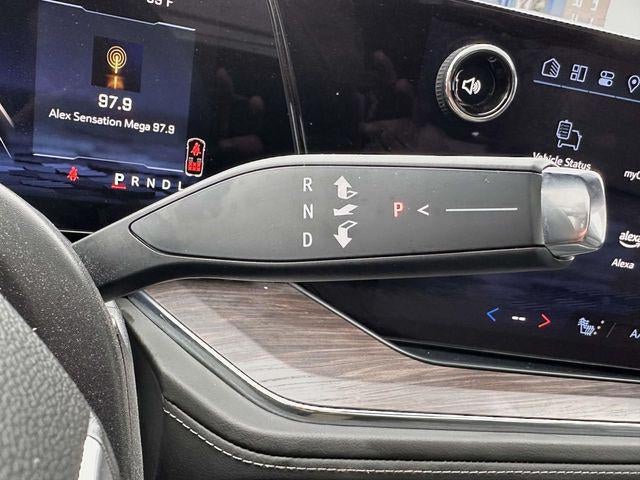 2025 Chevrolet Suburban 4WD LT