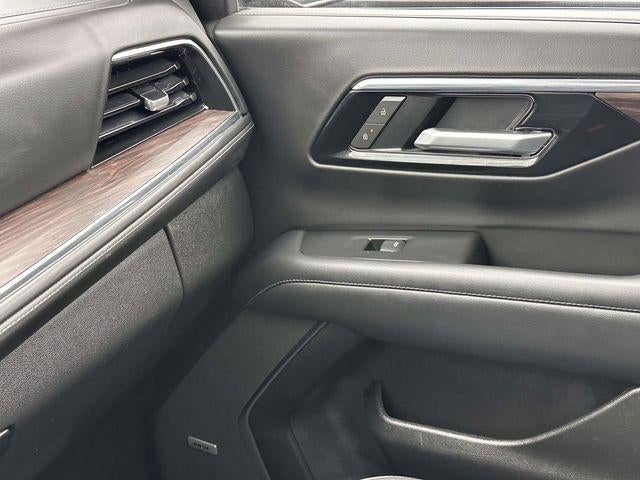 2025 Chevrolet Suburban 4WD LT