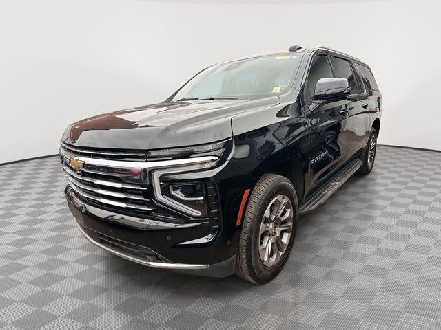 2025 Chevrolet Suburban 4WD LT