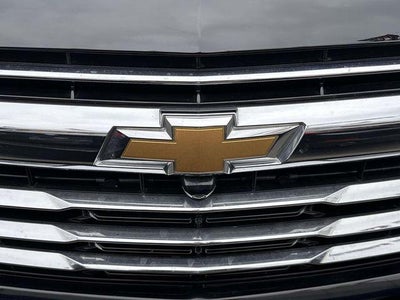 2025 Chevrolet Suburban 4WD LT