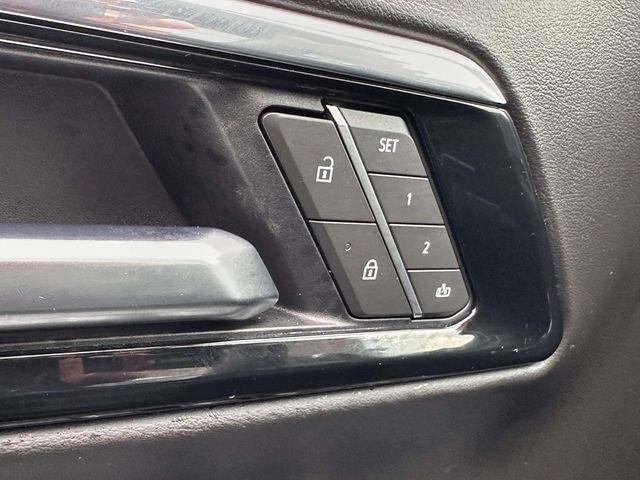 2025 Chevrolet Suburban 4WD LT