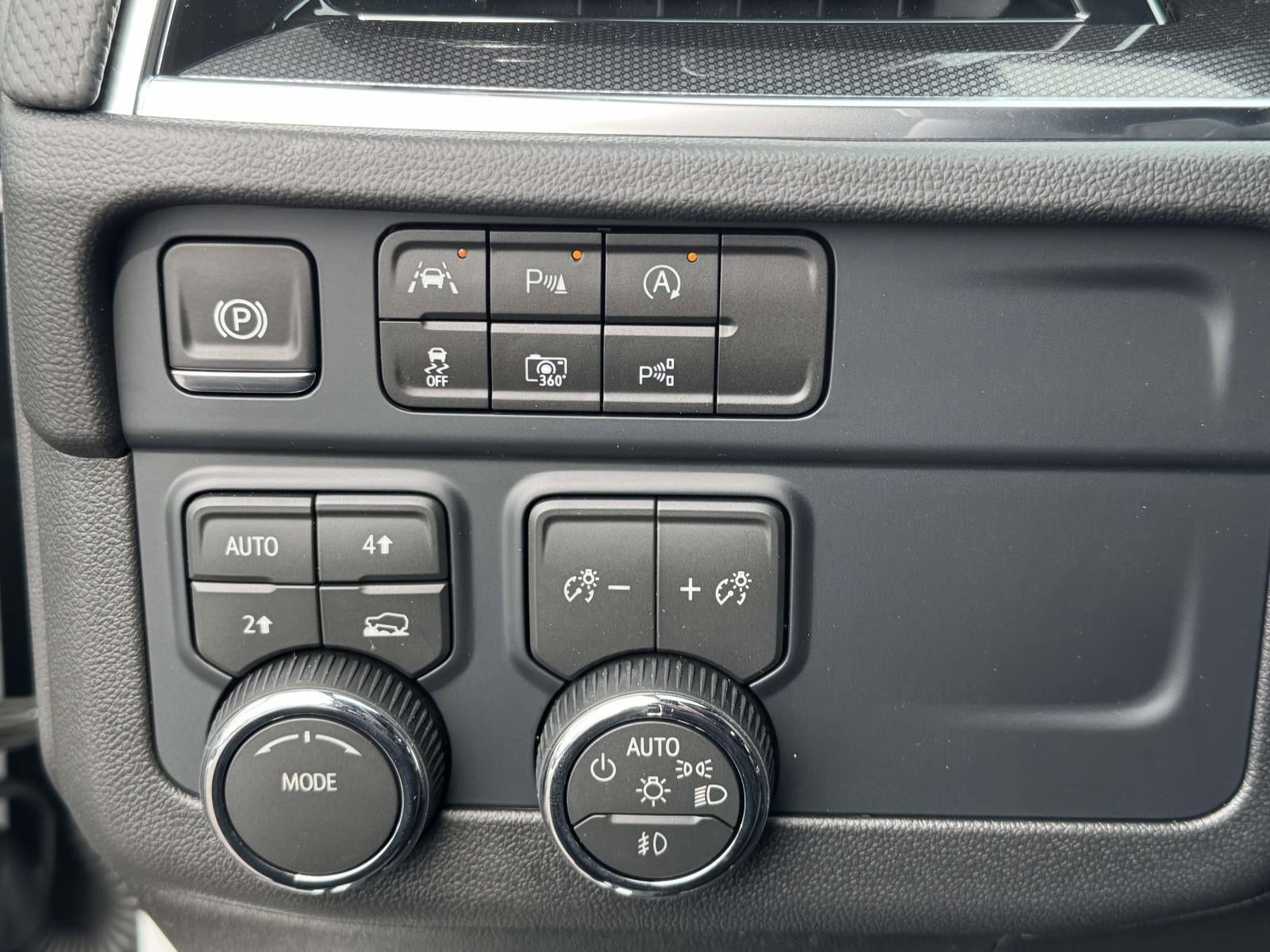 2026 Chevrolet Suburban RST, 4WD