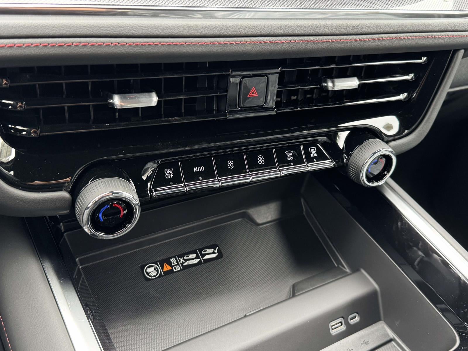 2026 Chevrolet Suburban RST, 4WD