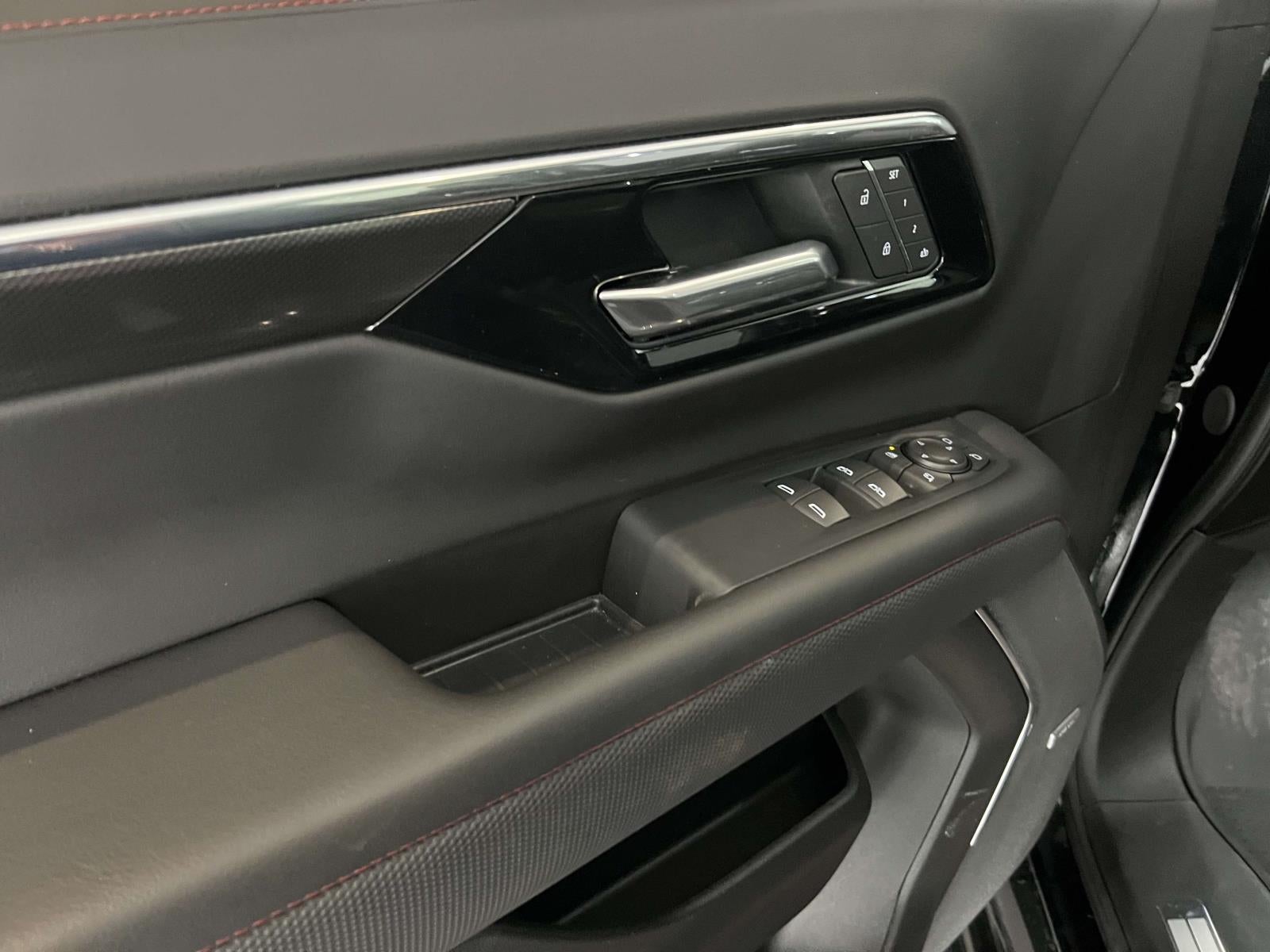 2025 Chevrolet Suburban RST