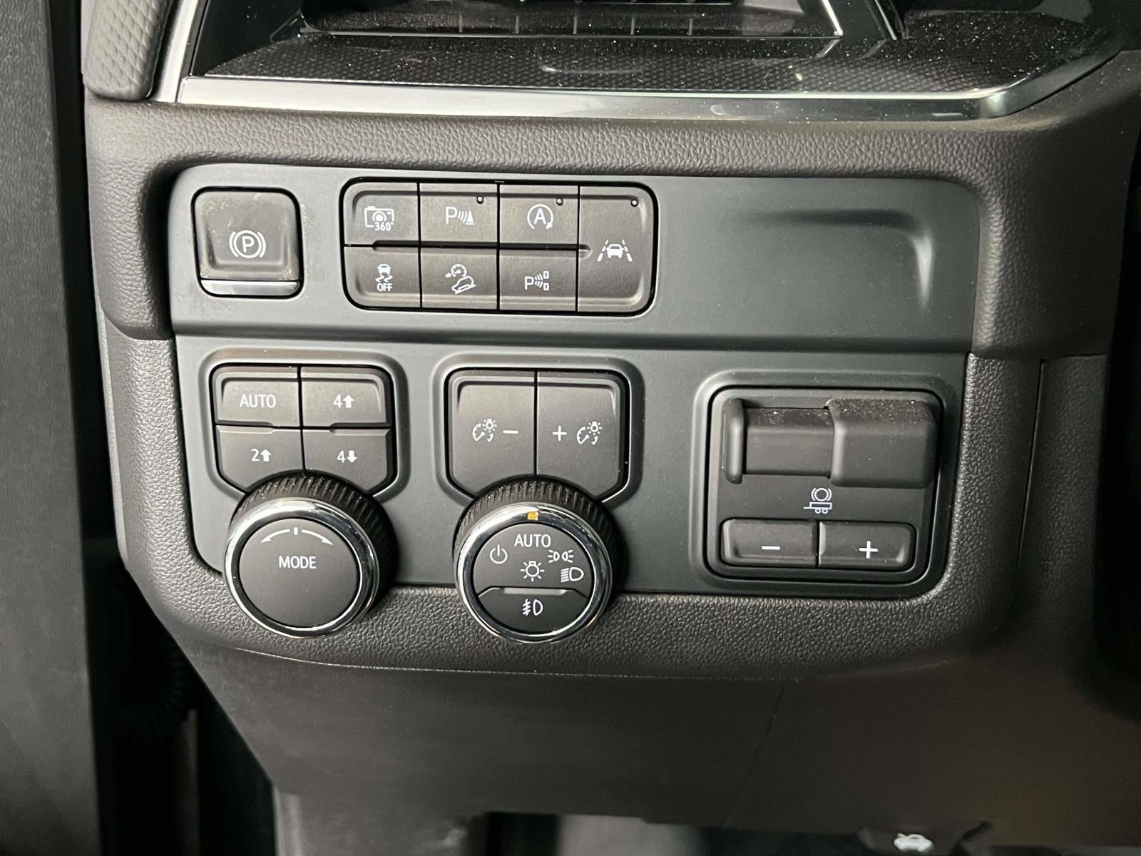 2025 Chevrolet Suburban RST