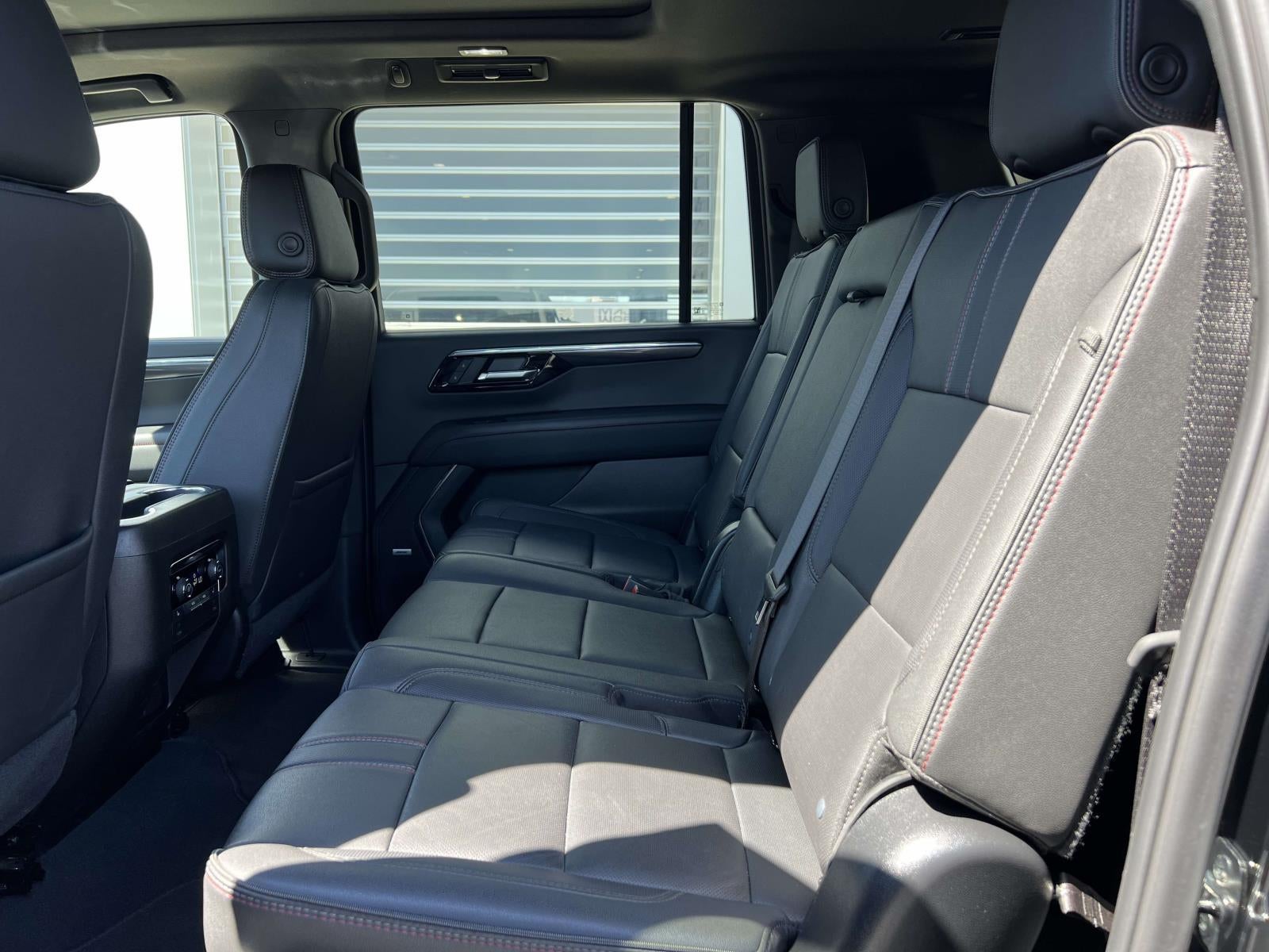2025 Chevrolet Suburban 4WD RST