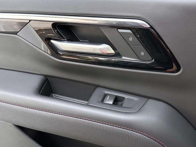 2025 Chevrolet Suburban 4WD RST