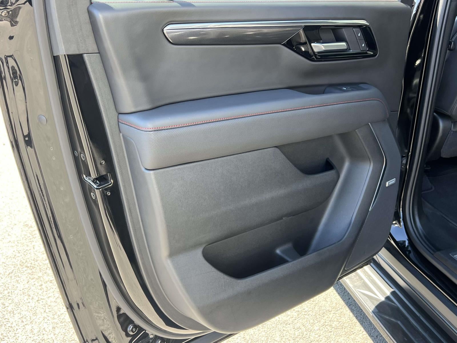 2025 Chevrolet Suburban 4WD RST