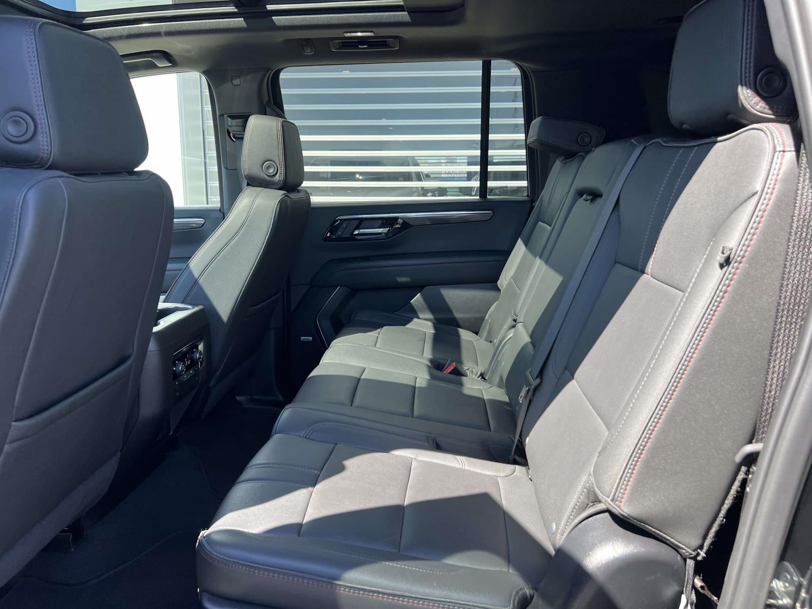 2025 Chevrolet Suburban 4WD RST