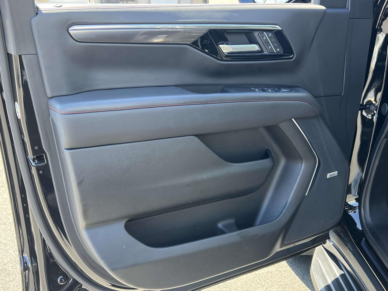 2025 Chevrolet Suburban 4WD RST