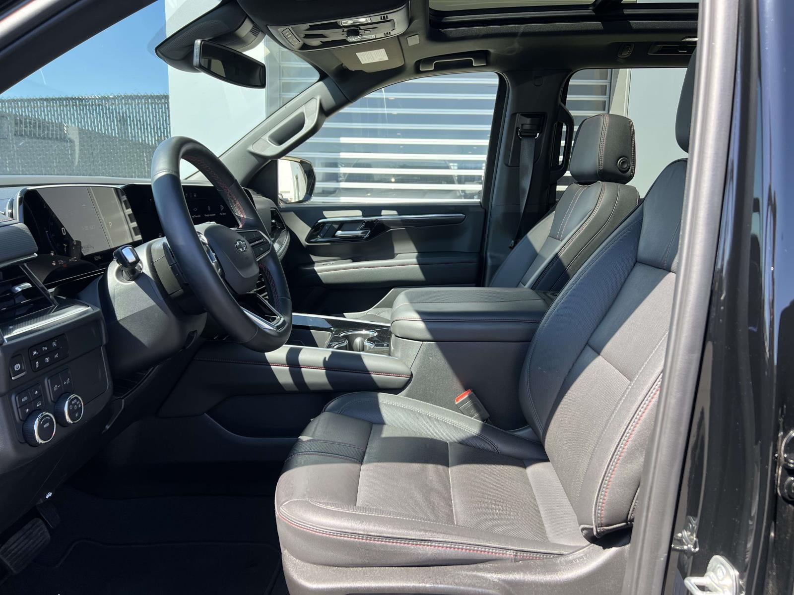 2025 Chevrolet Suburban 4WD RST