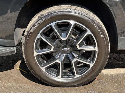 2025 Chevrolet Suburban 4WD RST