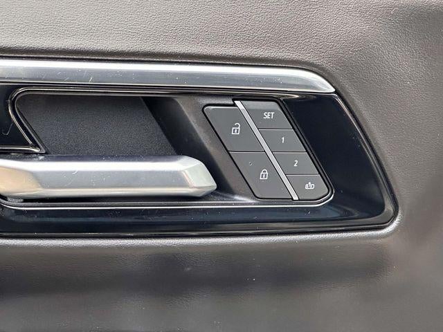 2025 Chevrolet Suburban 4WD RST