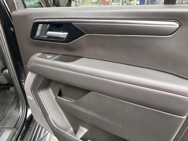 2025 Chevrolet Suburban 4WD RST