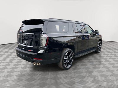 2025 Chevrolet Suburban 4WD RST