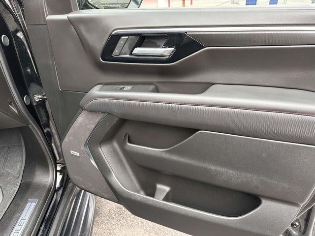 2025 Chevrolet Suburban 4WD RST