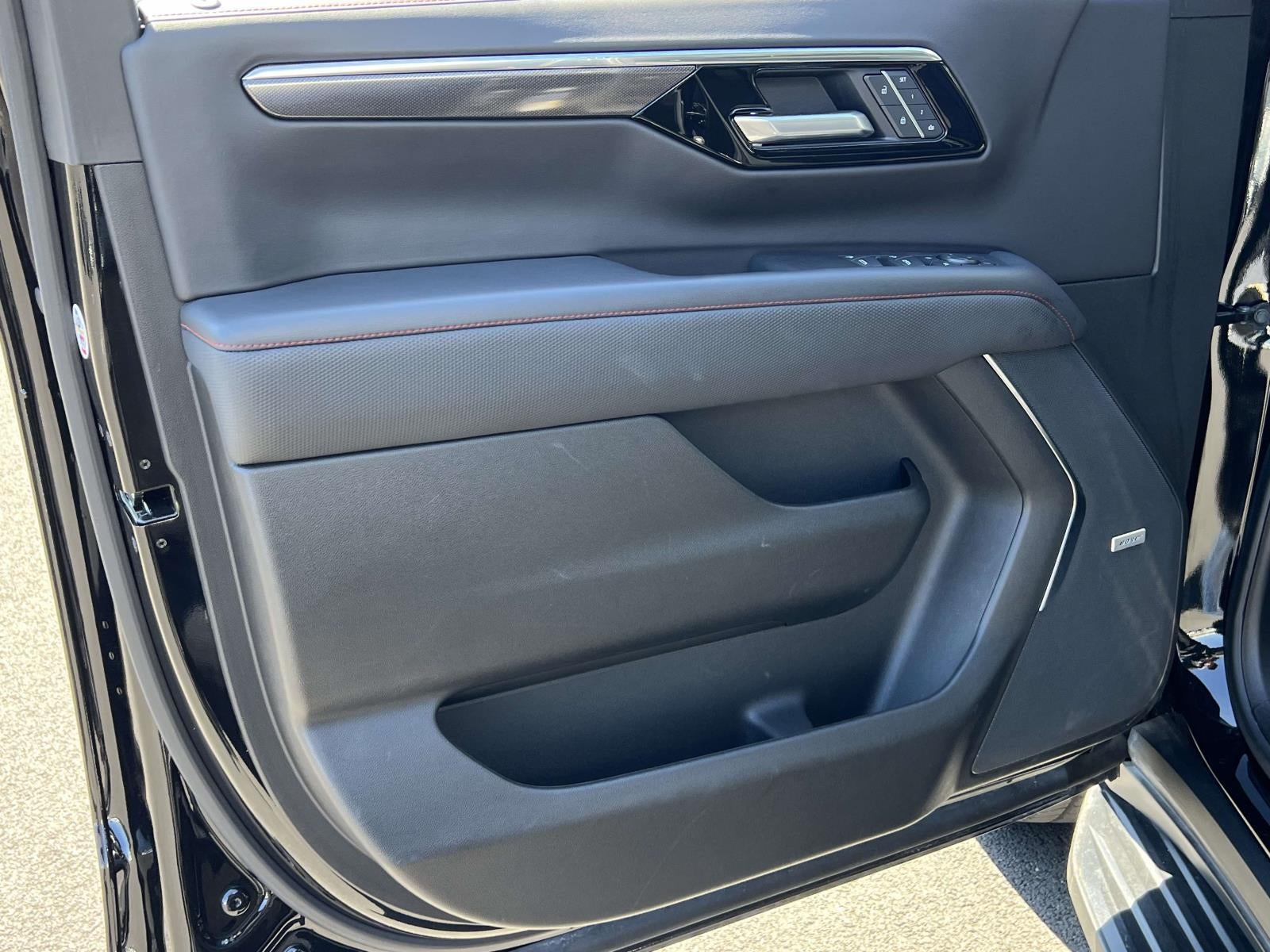 2025 Chevrolet Suburban 4WD RST