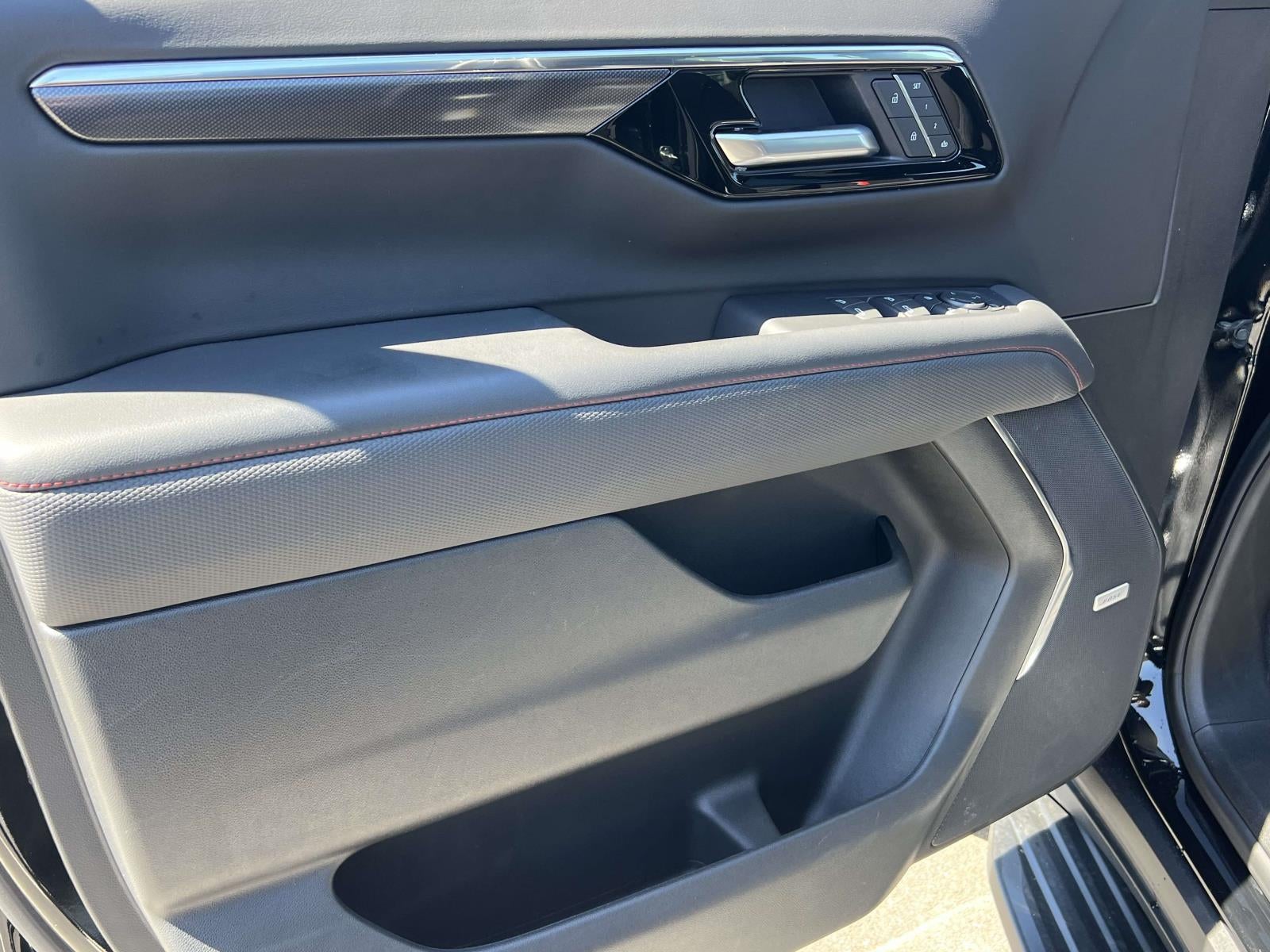 2025 Chevrolet Suburban 4WD RST