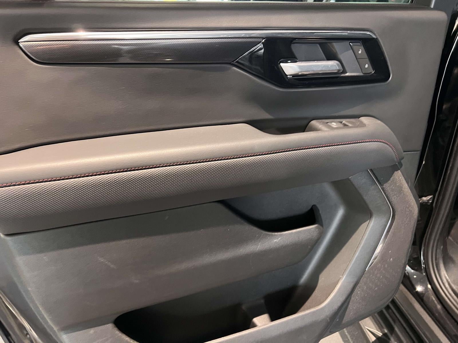 2025 Chevrolet Suburban 4WD RST