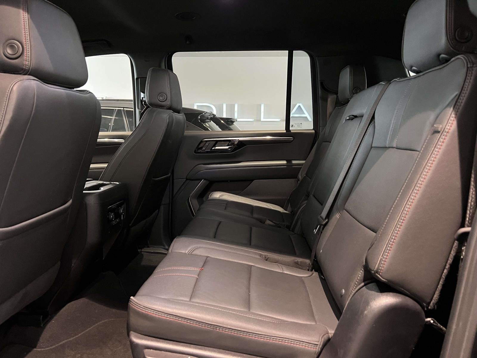 2025 Chevrolet Suburban 4WD RST