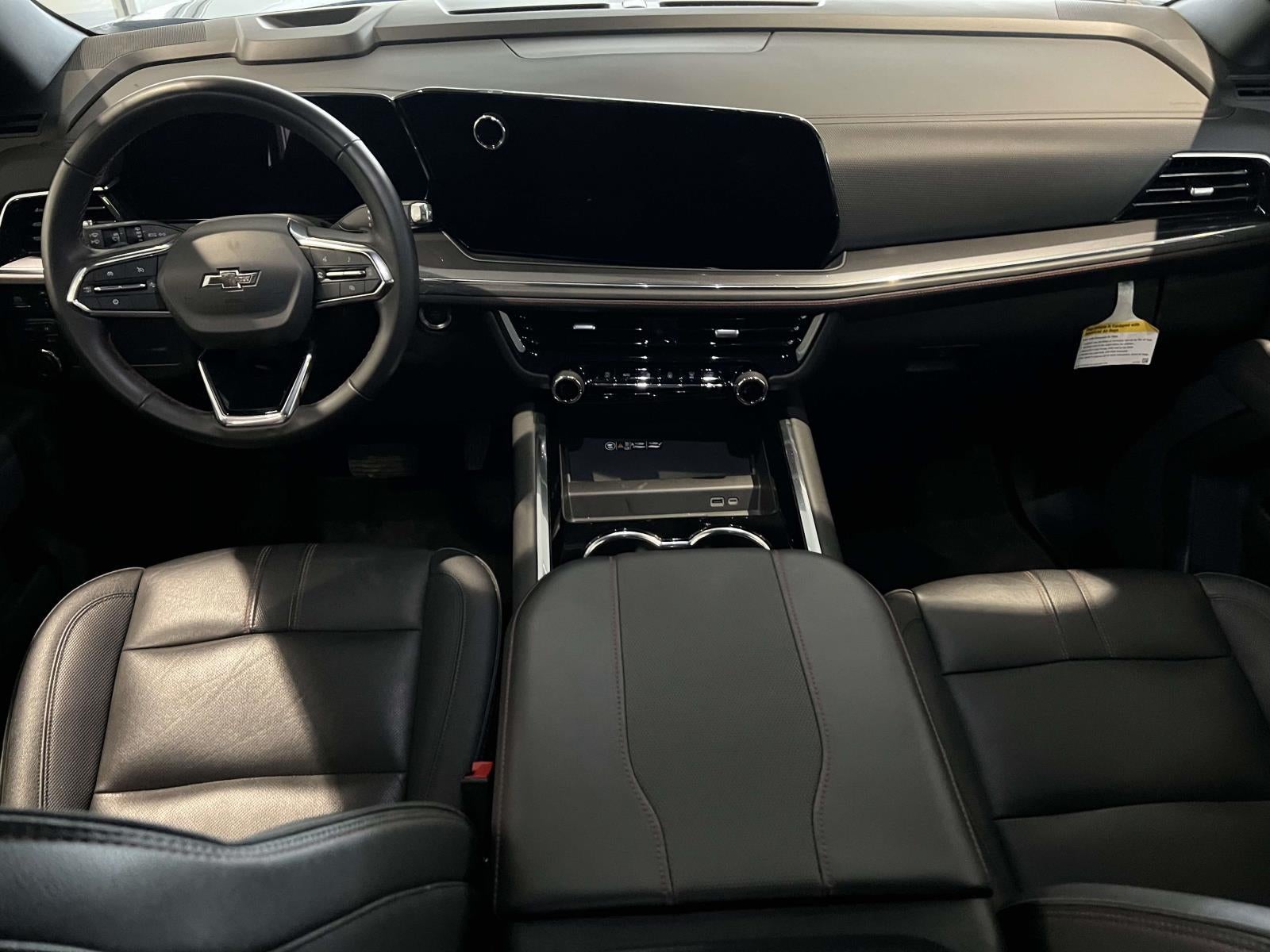 2025 Chevrolet Suburban 4WD RST