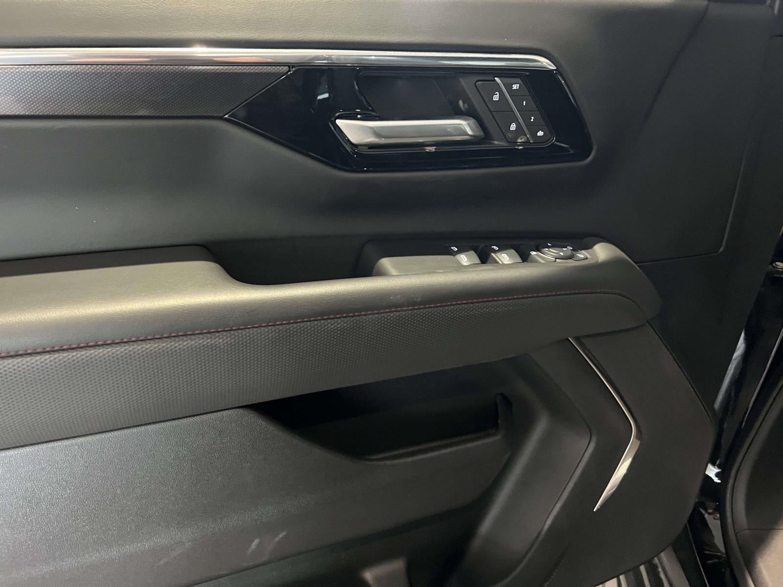 2025 Chevrolet Suburban 4WD RST