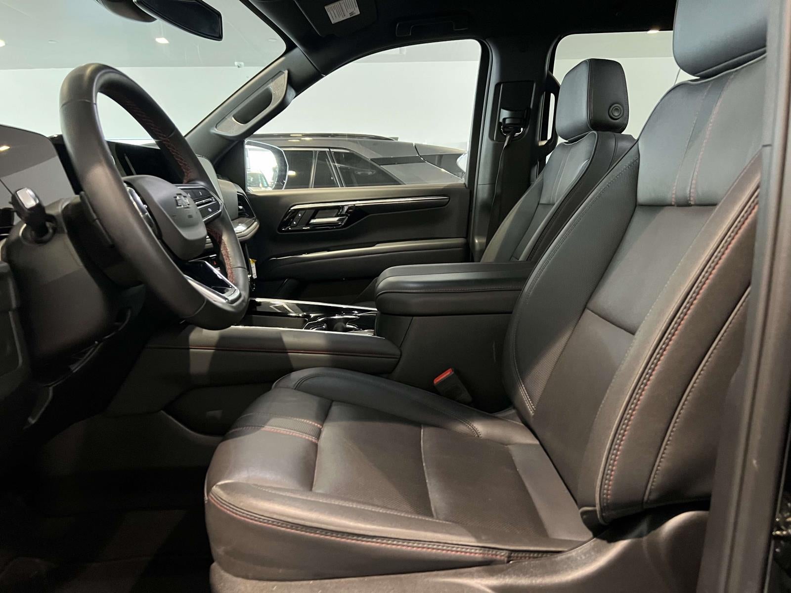 2025 Chevrolet Suburban 4WD RST