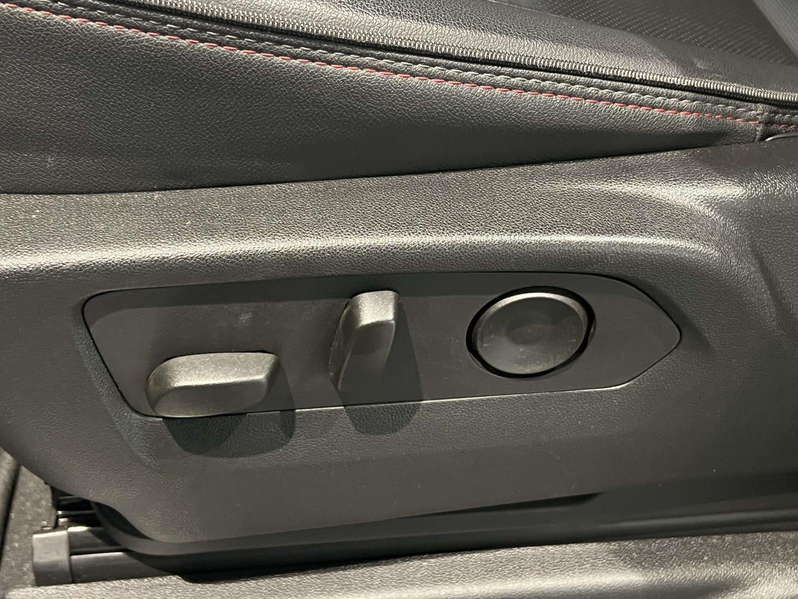 2025 Chevrolet Suburban 4WD RST