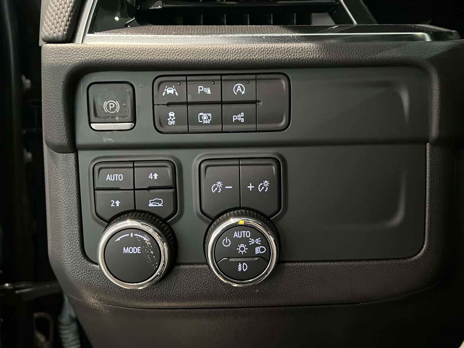 2025 Chevrolet Suburban 4WD RST