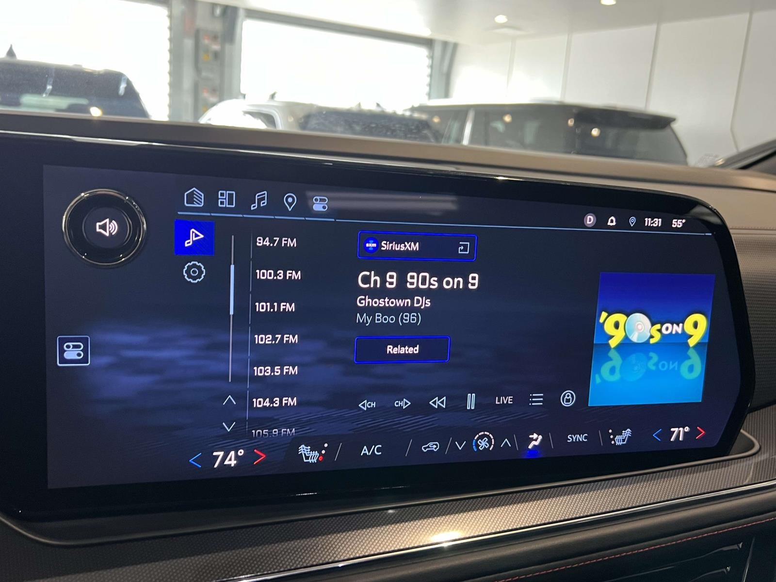 2025 Chevrolet Suburban 4WD RST