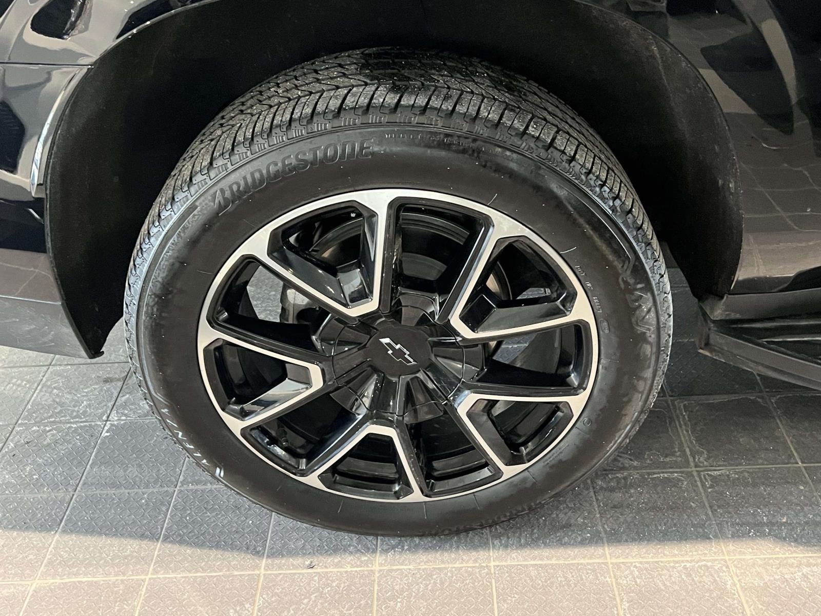 2025 Chevrolet Suburban 4WD RST