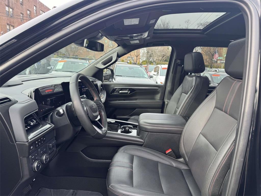 2025 Chevrolet Suburban 4WD RST