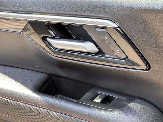 2025 Chevrolet Suburban 4WD RST