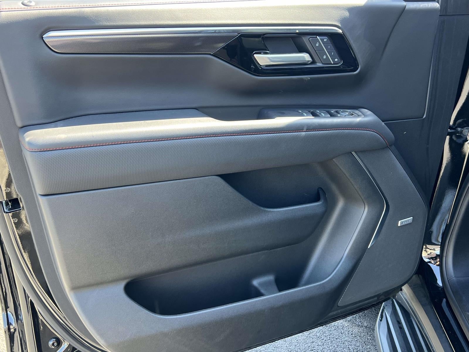 2025 Chevrolet Suburban 4WD RST