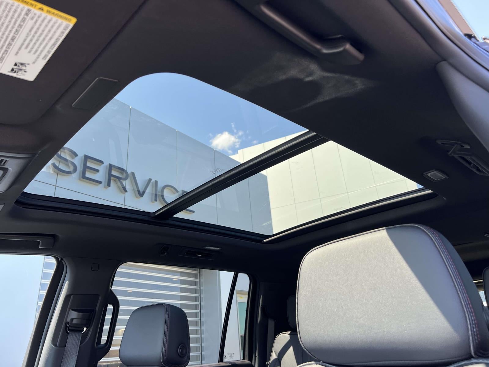 2025 Chevrolet Suburban 4WD RST