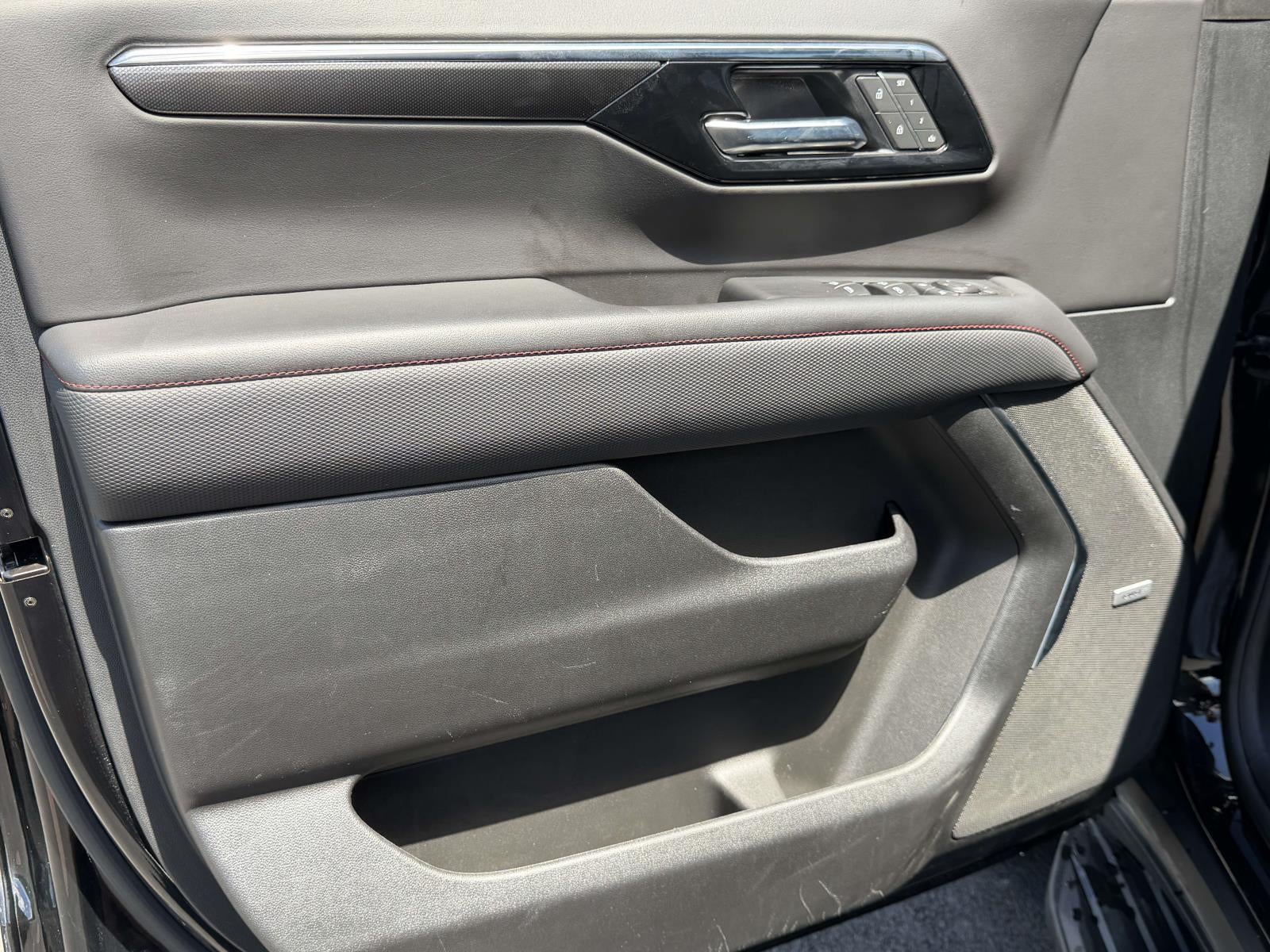 2025 Chevrolet Suburban 4WD RST