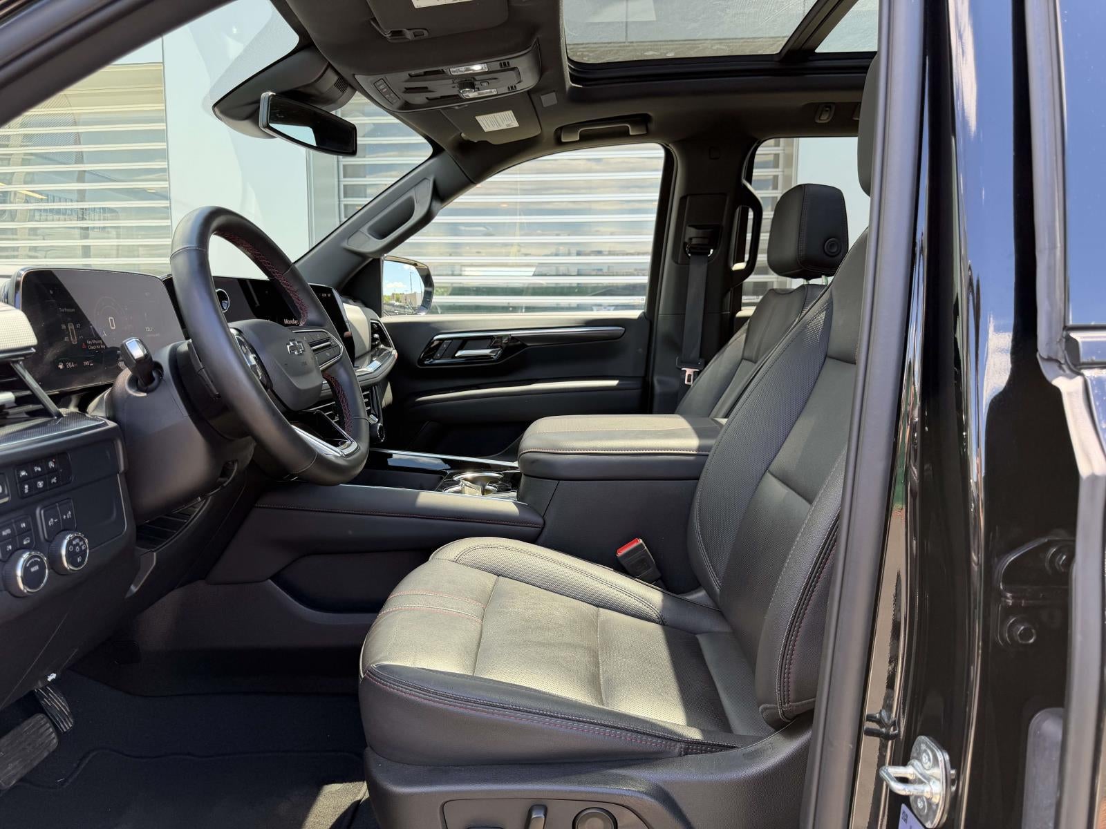 2025 Chevrolet Suburban 4WD RST