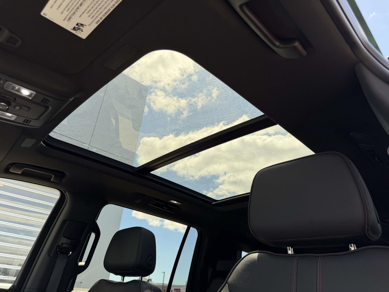 2025 Chevrolet Suburban 4WD RST