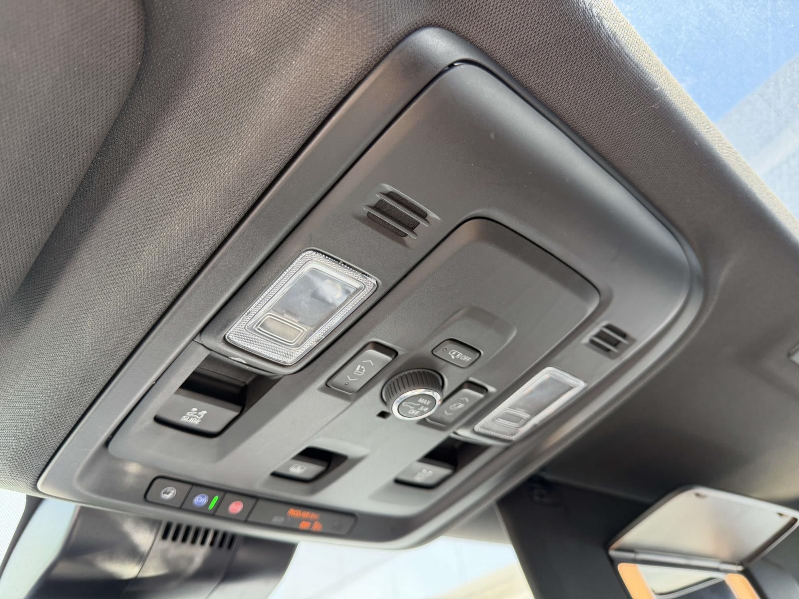 2025 Chevrolet Suburban 4WD RST