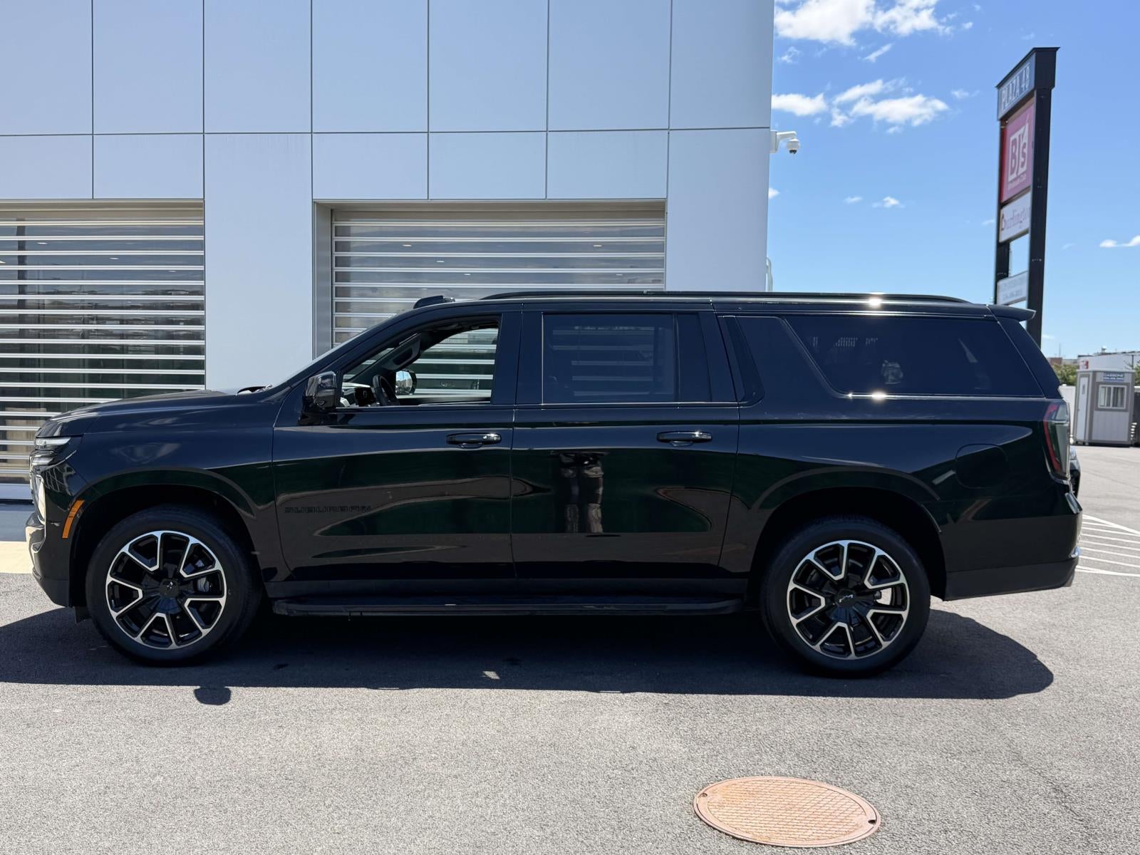 2025 Chevrolet Suburban 4WD RST