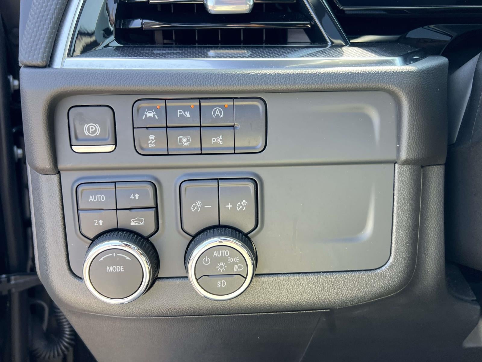 2025 Chevrolet Suburban 4WD RST