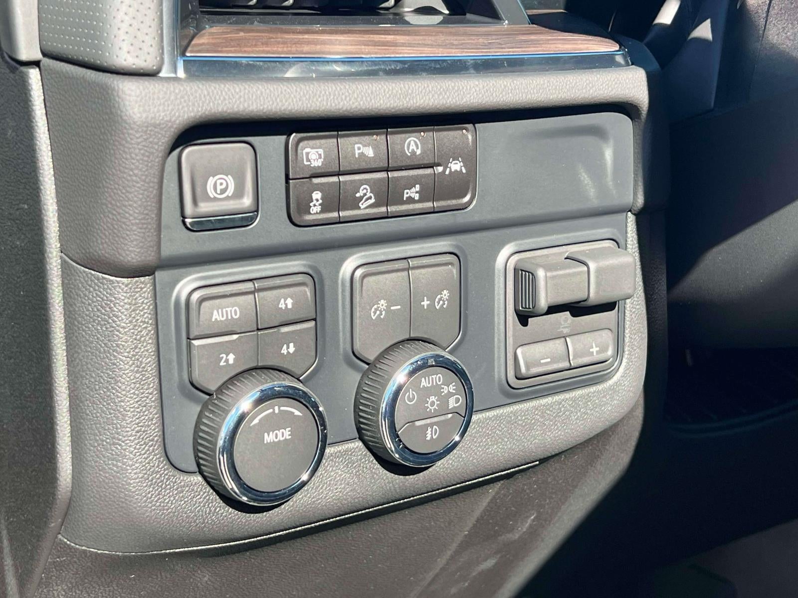 2026 Chevrolet Suburban Premier, 4WD