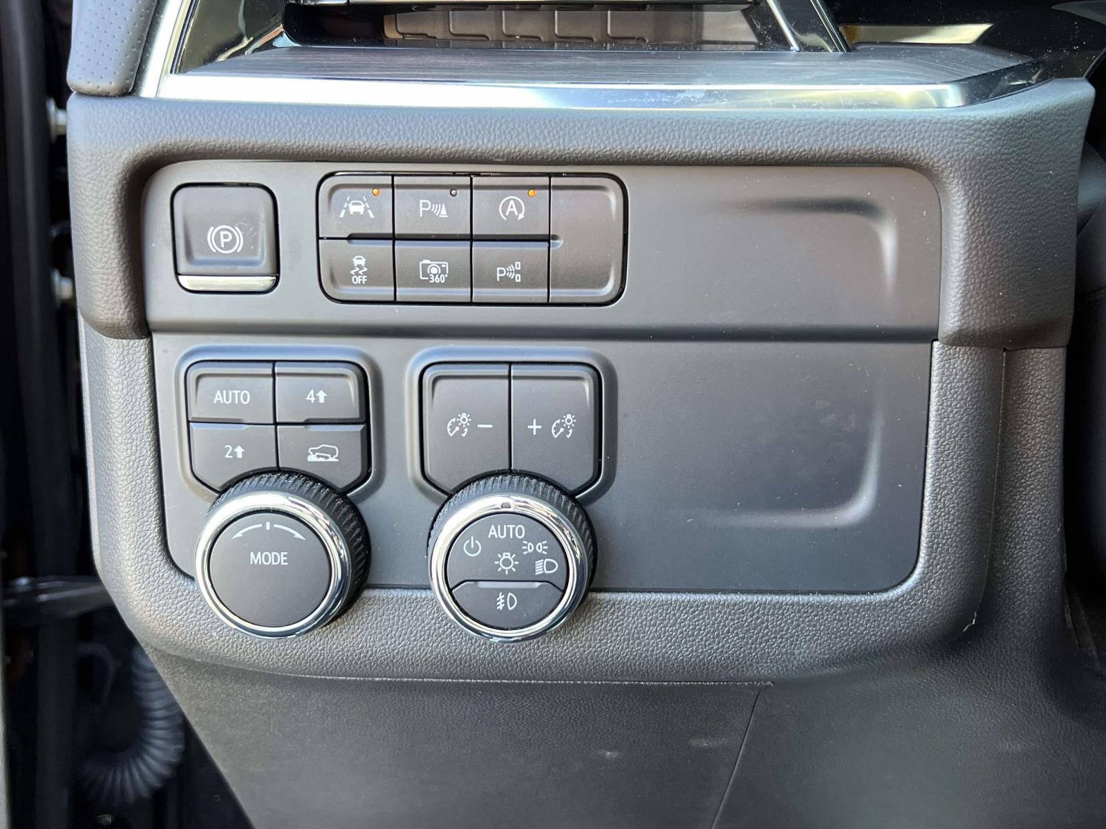 2025 Chevrolet Suburban 4WD Premier