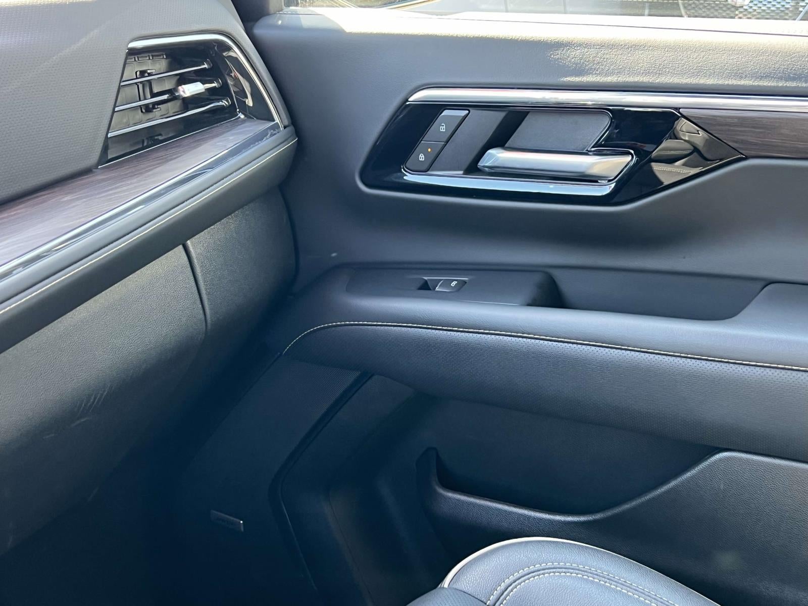 2025 Chevrolet Suburban 4WD Premier