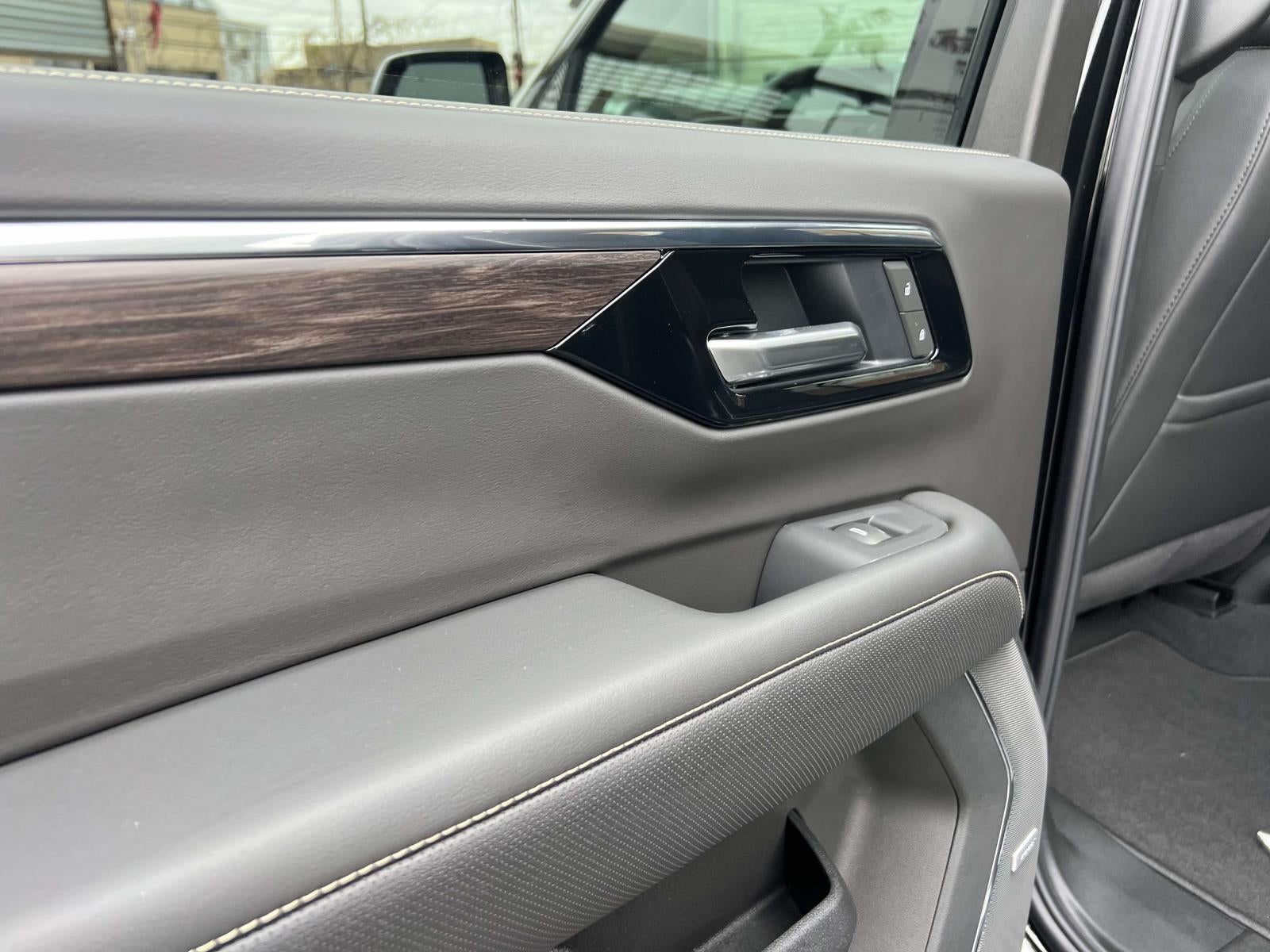 2025 Chevrolet Suburban 4WD Premier