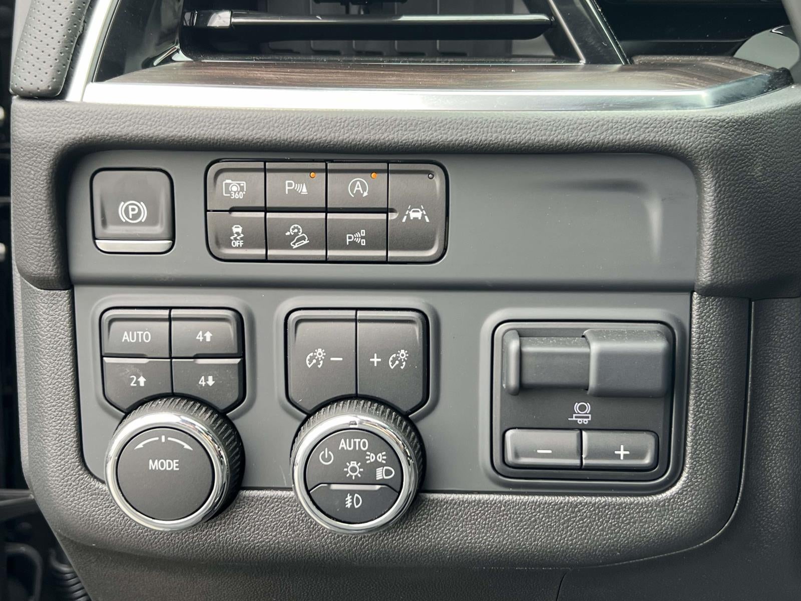 2025 Chevrolet Suburban 4WD Premier