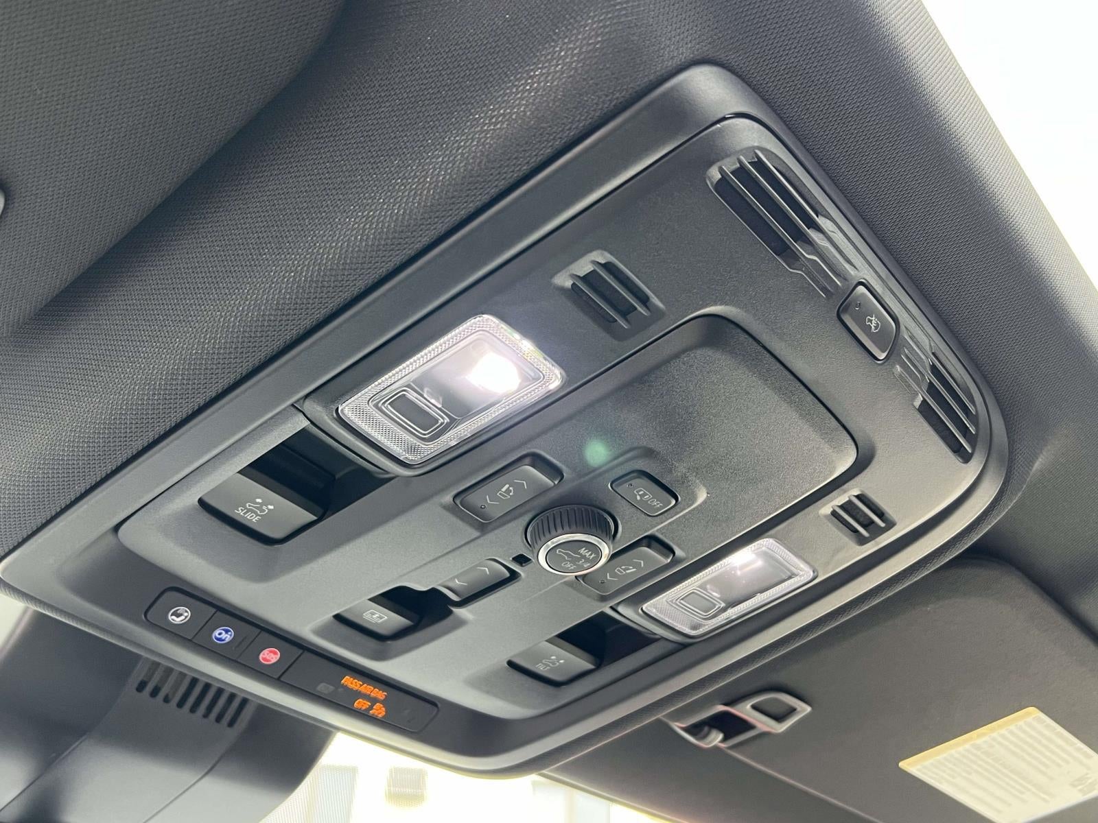 2025 Chevrolet Suburban 4WD Premier