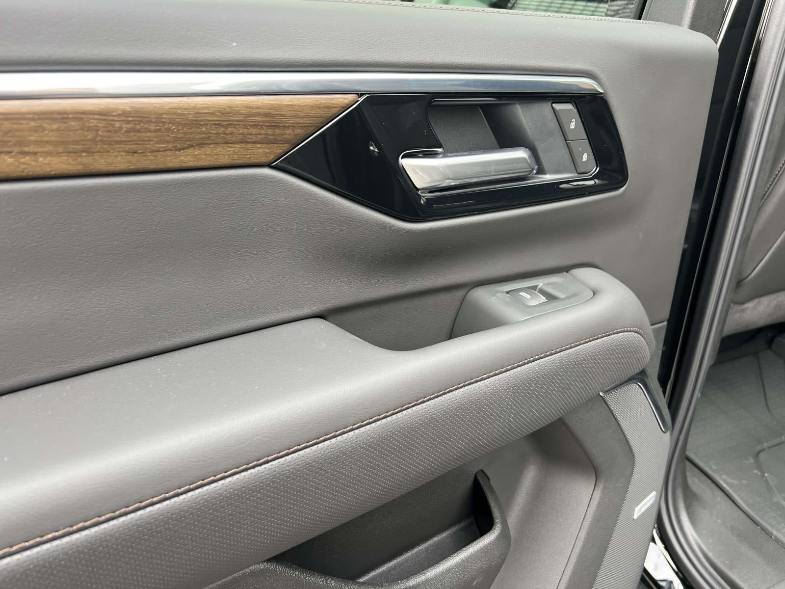 2025 Chevrolet Suburban 4WD High Country