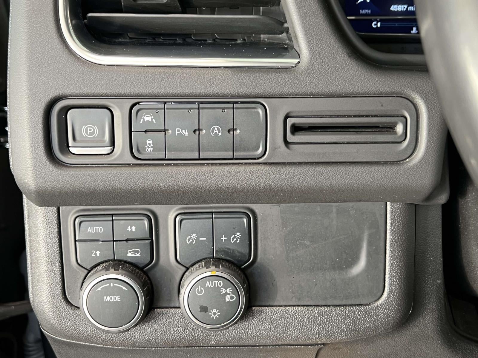 2023 Chevrolet Suburban 4WD LT