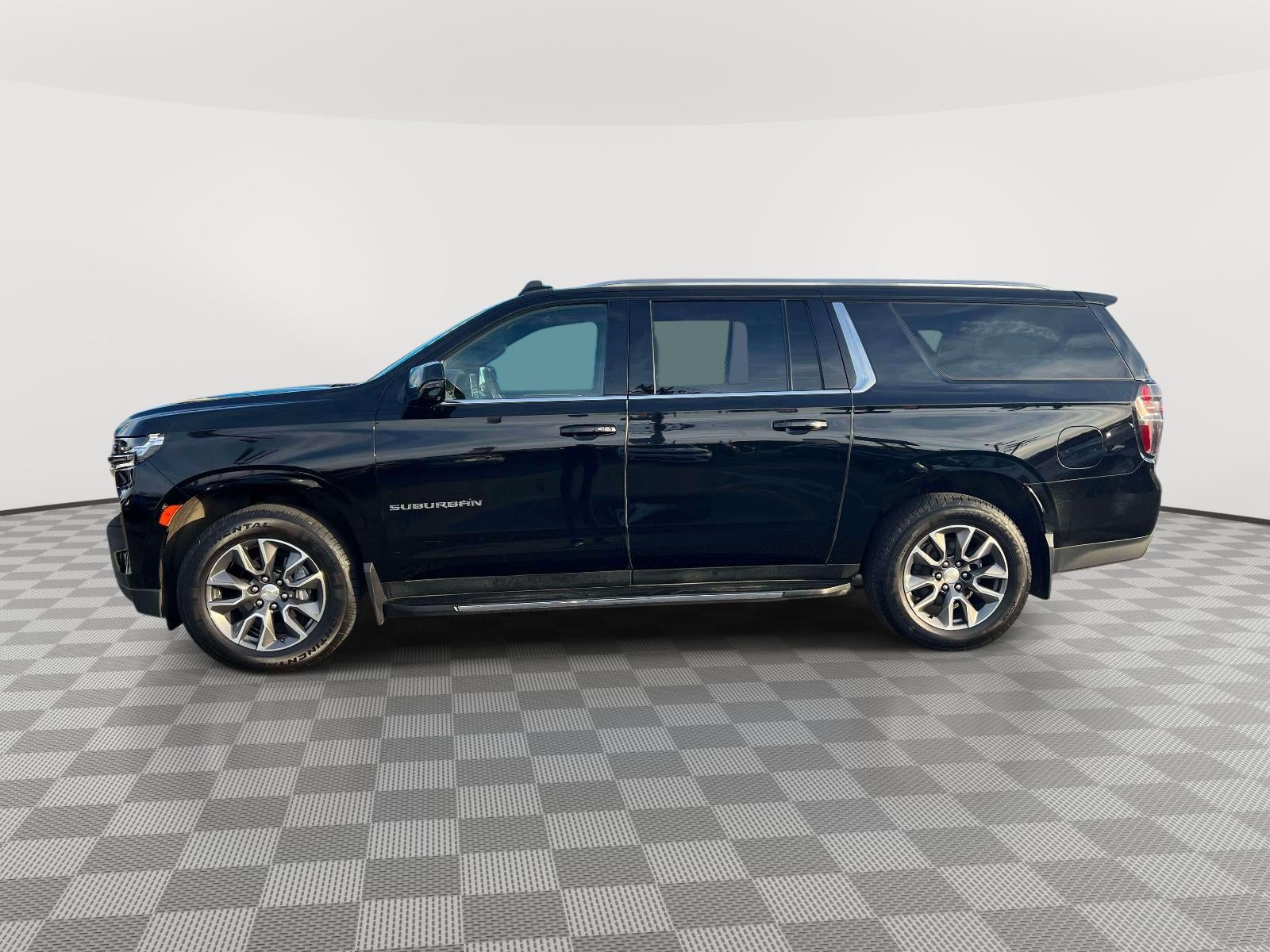 2023 Chevrolet Suburban 4WD LT